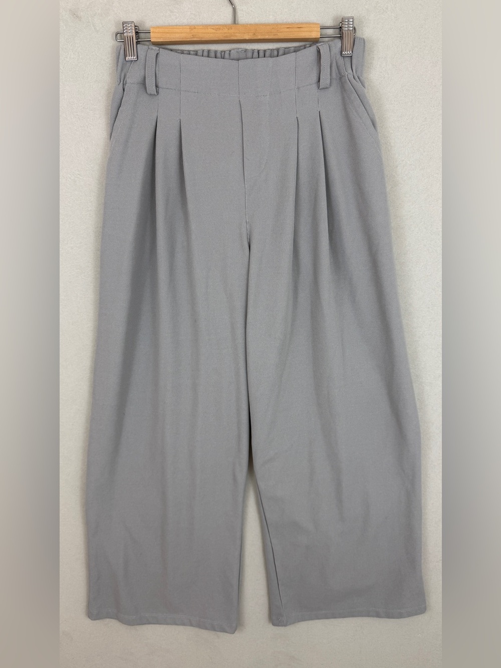 High-Waist Pleated Wide Leg Pants — Light Gray